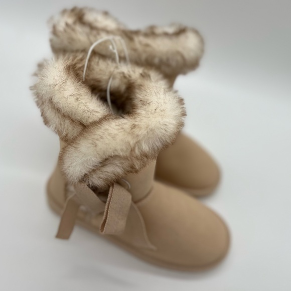 NWT K KomForme Kid's Boots Warm Fur Lined With Ribbon Tan Winter size 2 - Picture 3 of 6